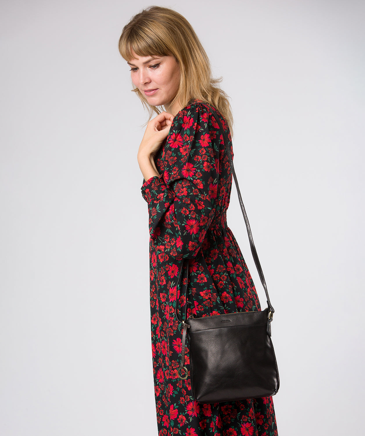 Adjustable leather shoulder strap and bag construction