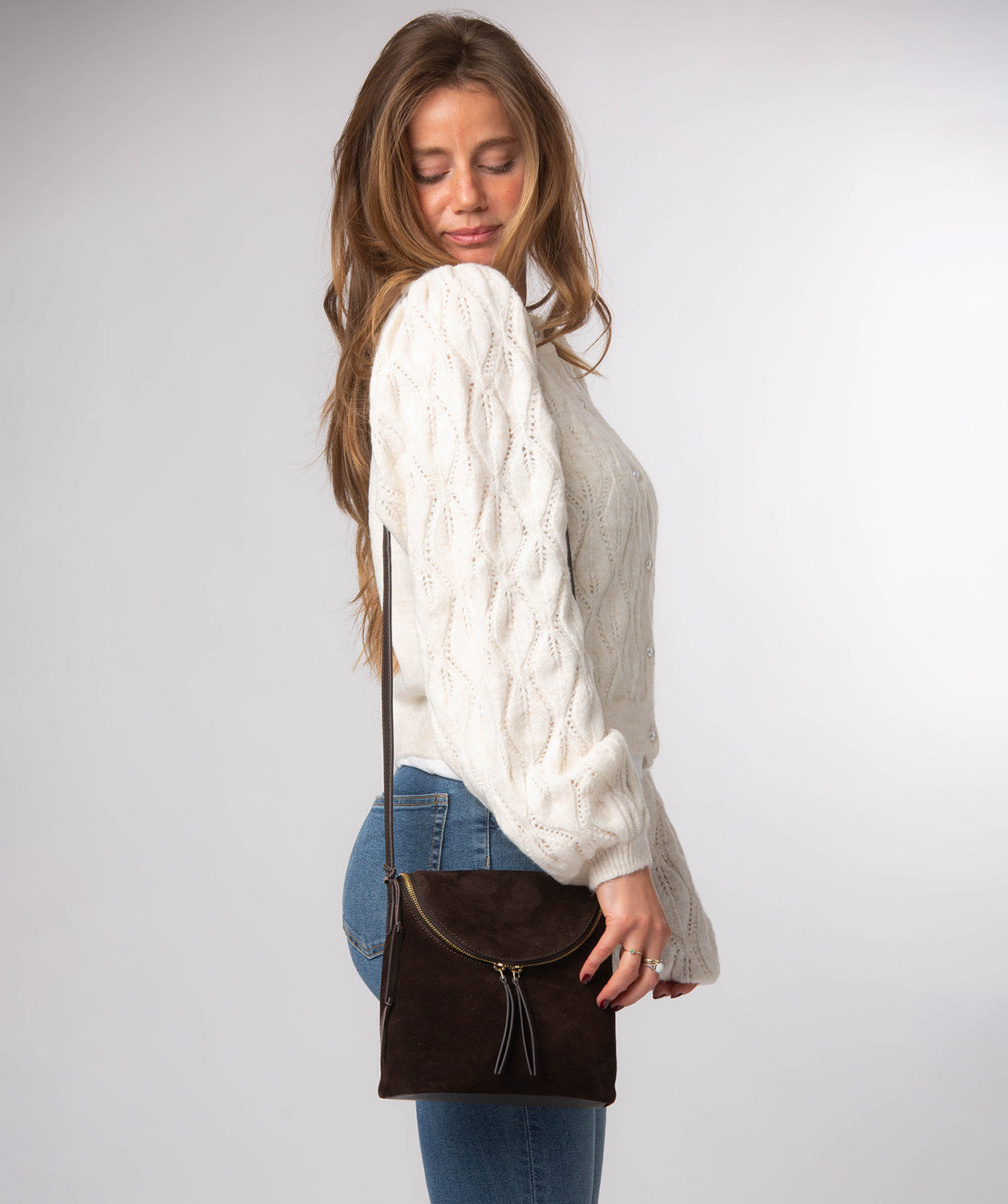 Side profile showing adjustable leather shoulder strap
