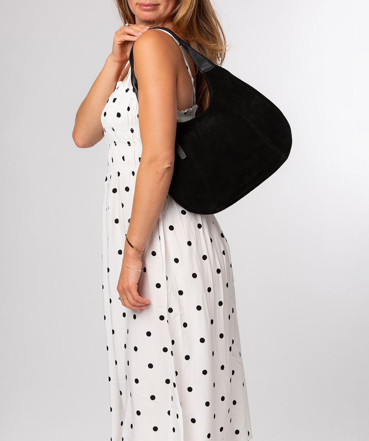 Juno handbag side profile with folded leather handle