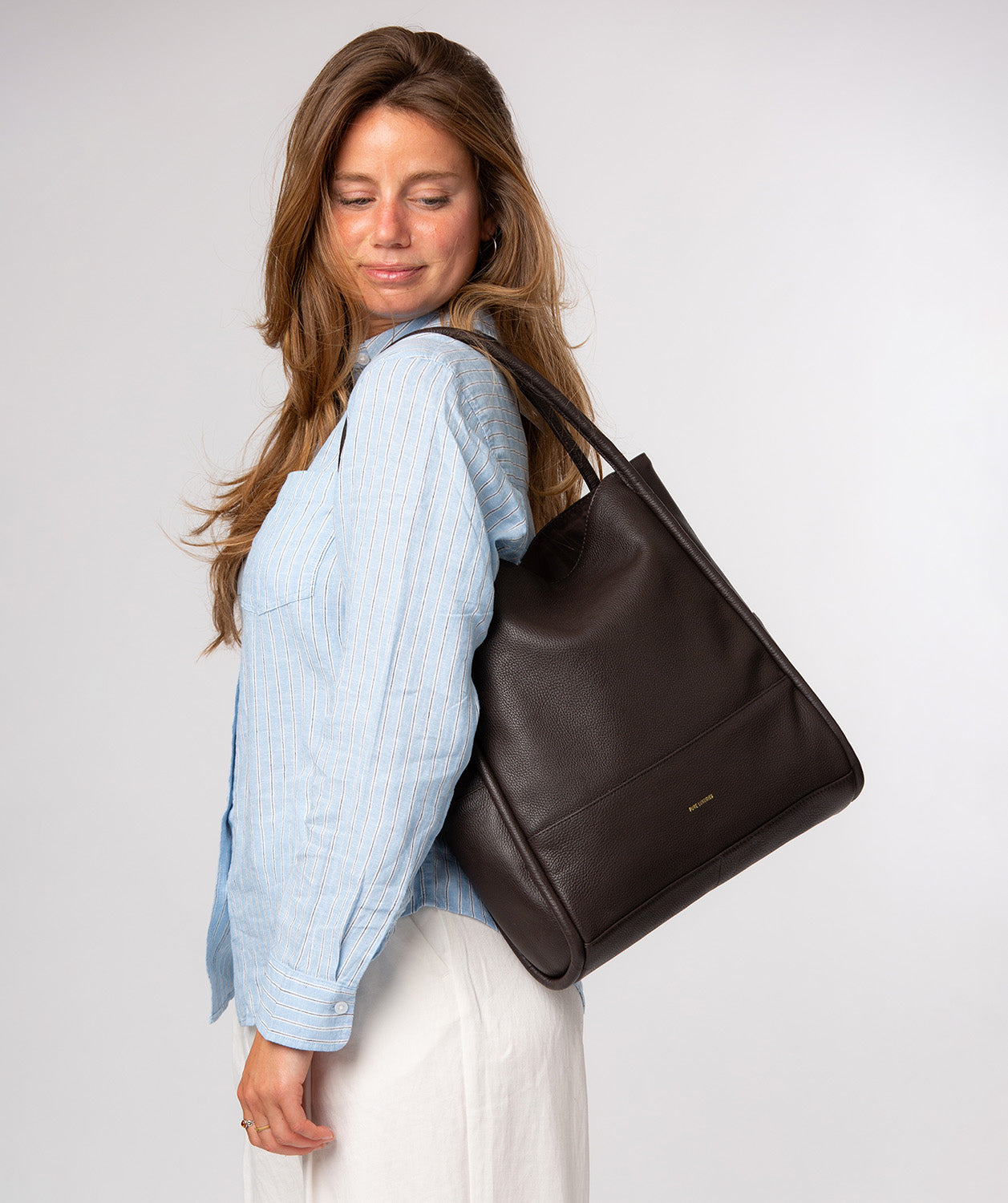 Florence tote bag side profile showing rounded handles