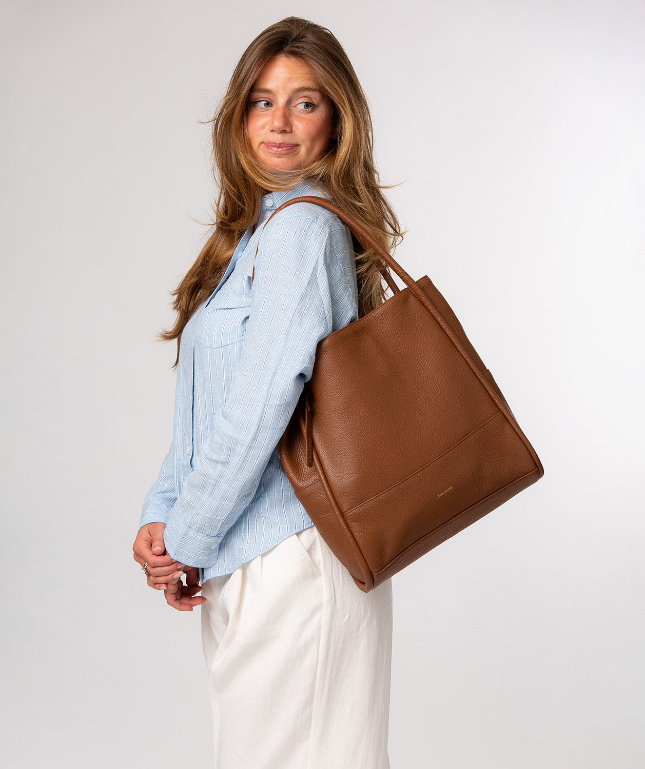 Florence tote bag side profile showing rounded handles