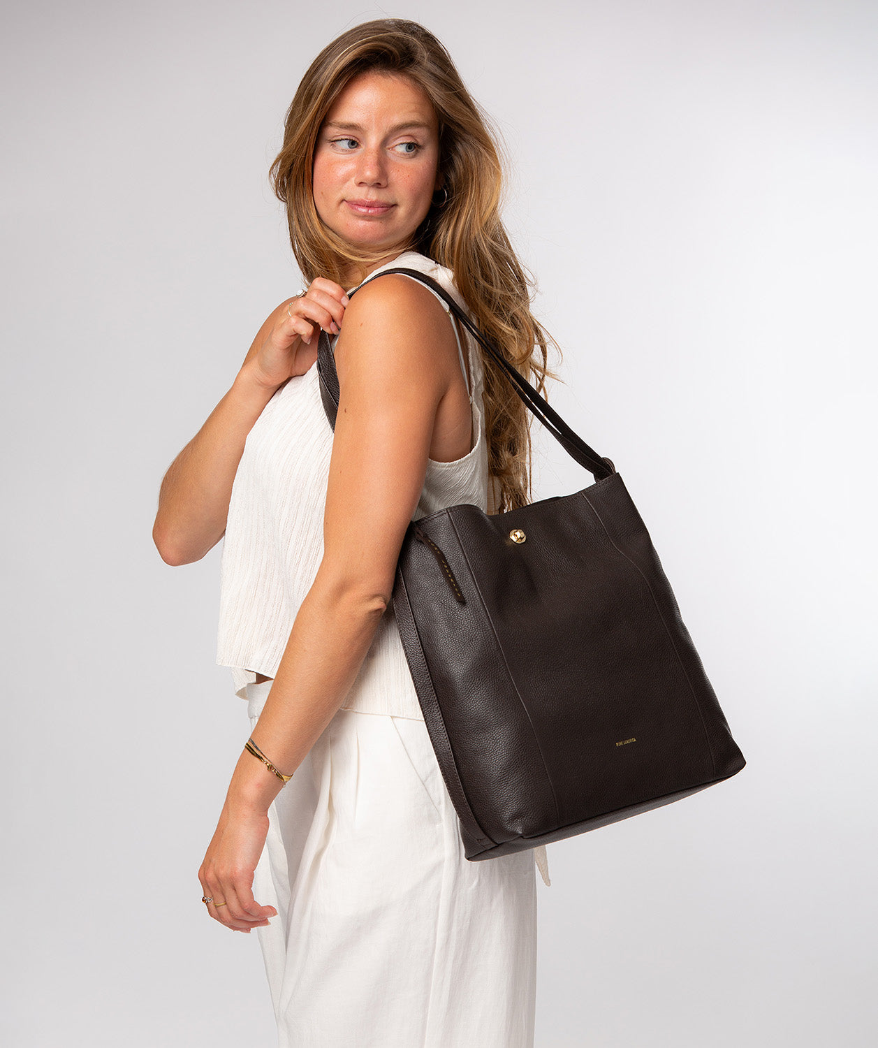 shoulder bag configuration with 29cm maximum drop length
