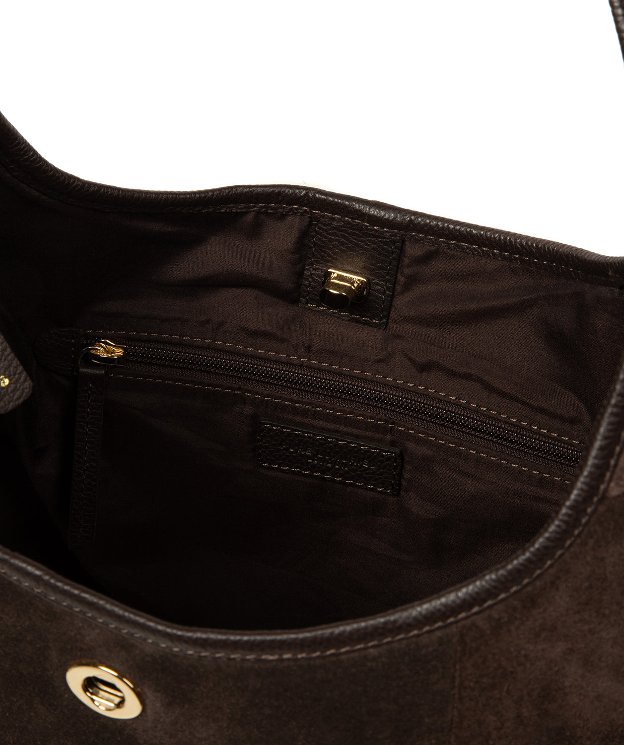 Interior organisation with slip and zipped pockets