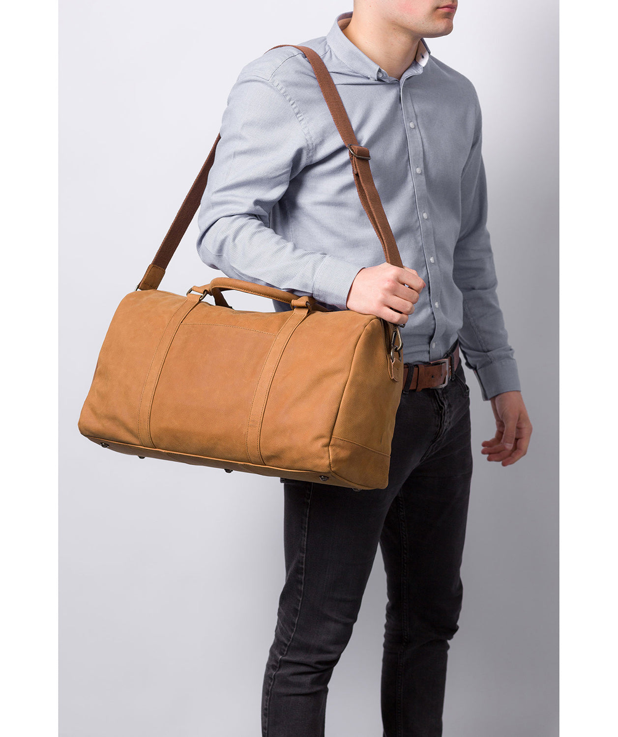 'Orton' Vintage Chestnut Leather Holdall image 2
