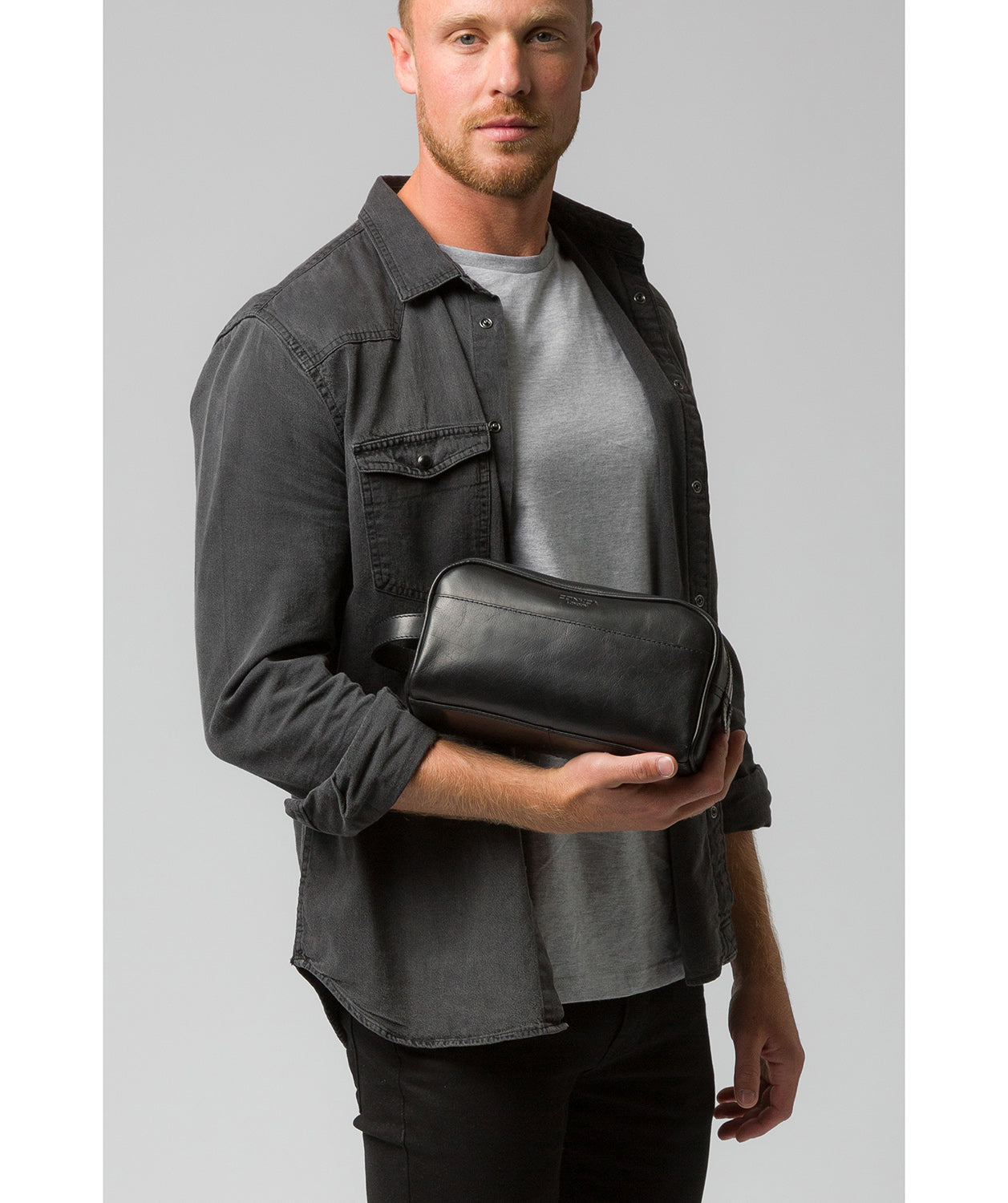 'Alberto' Black Leather Washbag image 7