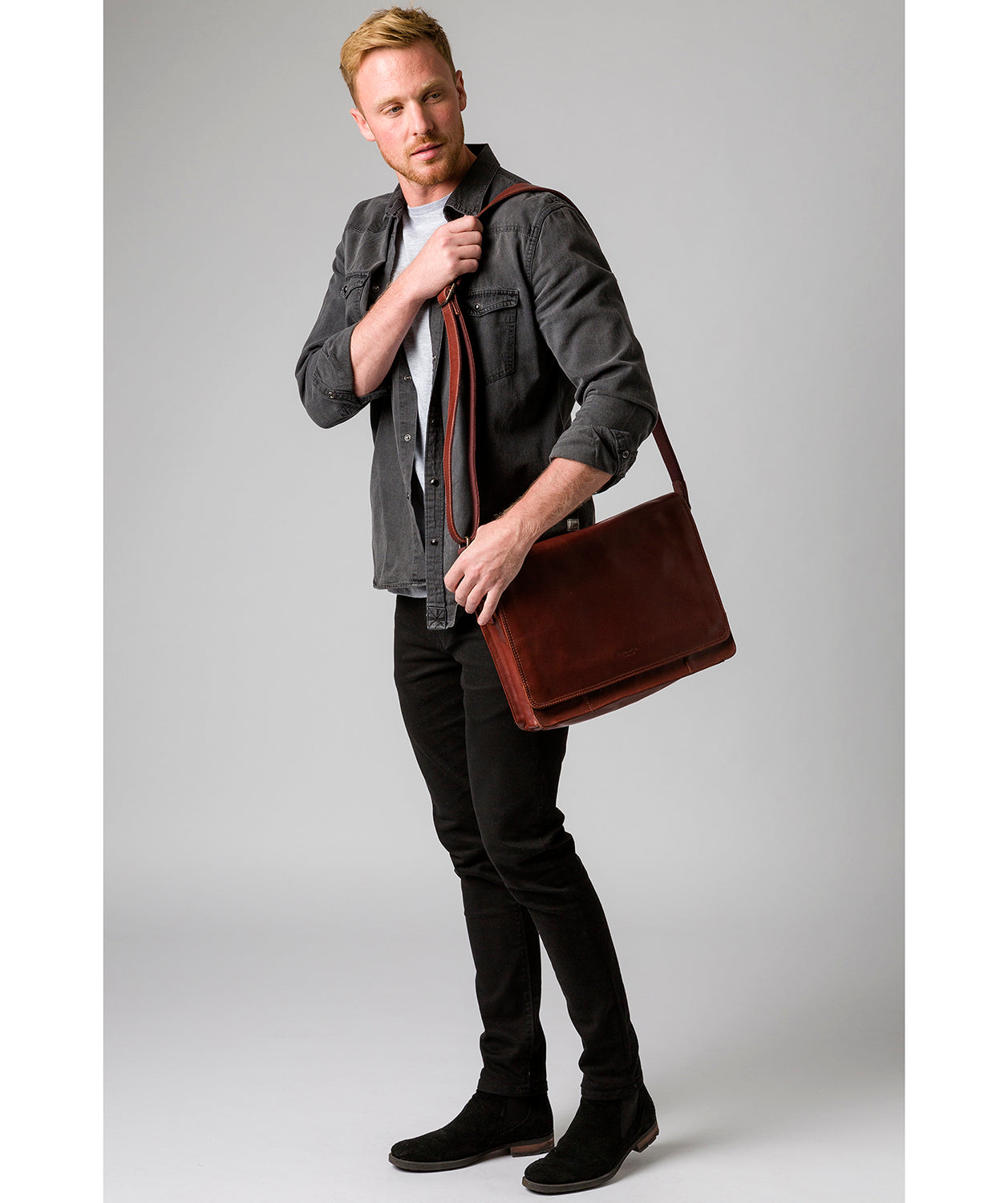 'Zagallo' Conker Brown Leather Messenger Bag