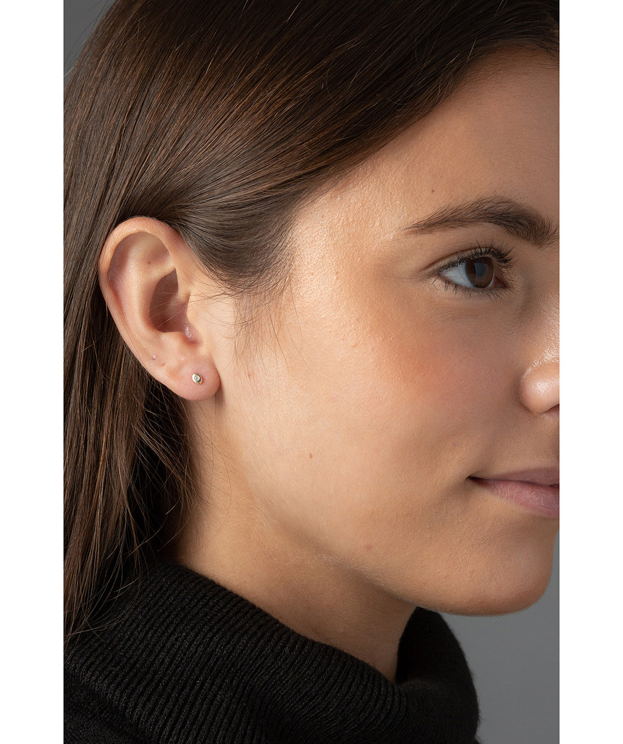 'Leda' 9-Carat Yellow Gold Oval Cubic Zirconica Stud Earrings image 2