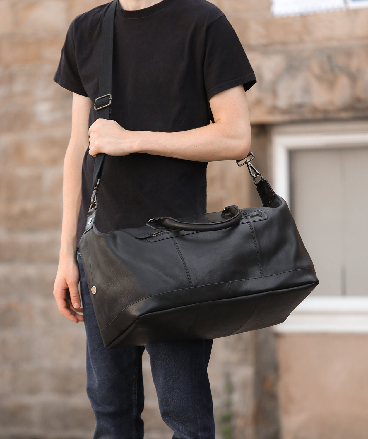 'Shuttle' Matte Black Leather Holdall