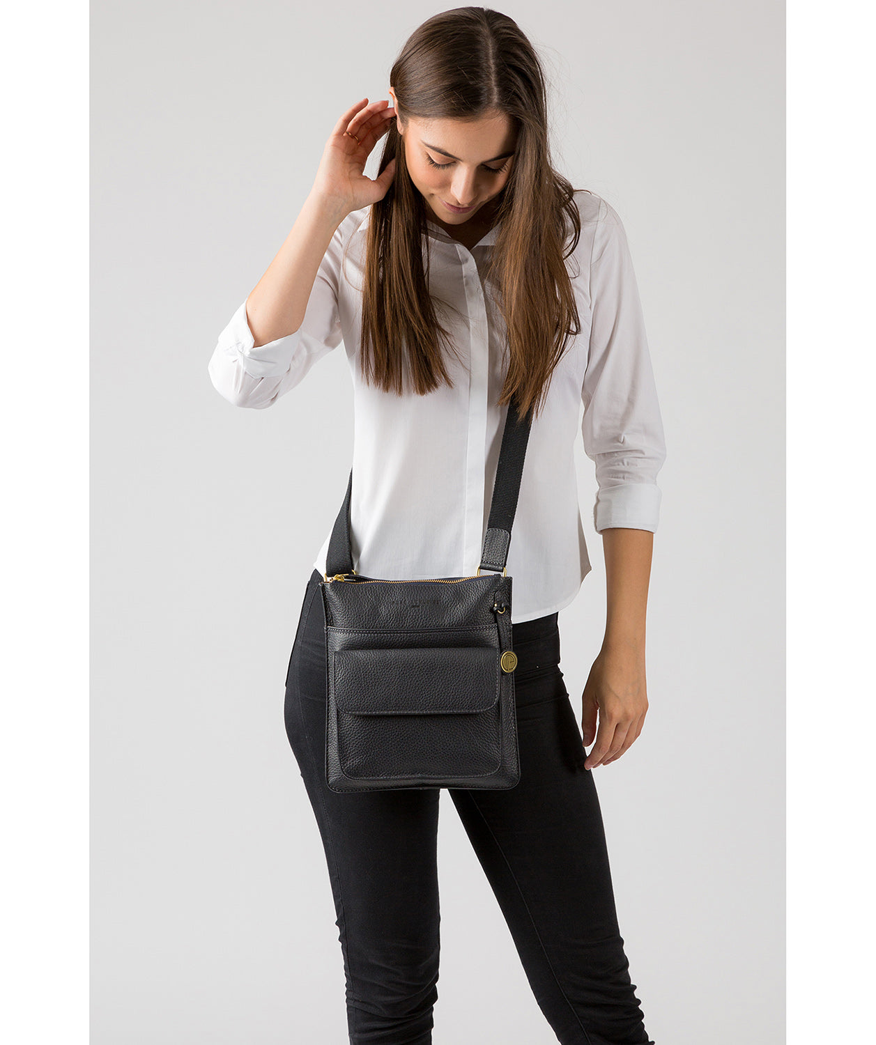 'Jarrow' Navy Leather Bag image 2