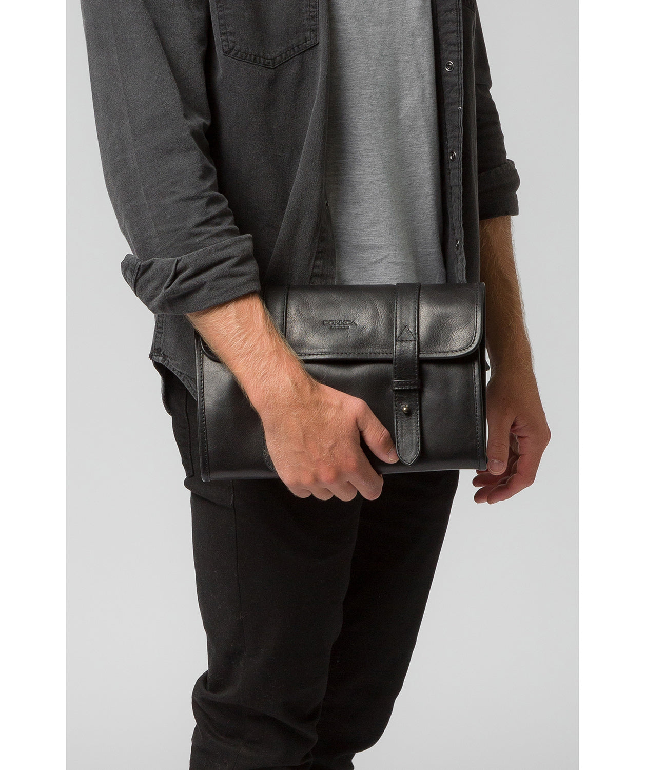 'Mere' Black Leather Hanging Washbag image 2