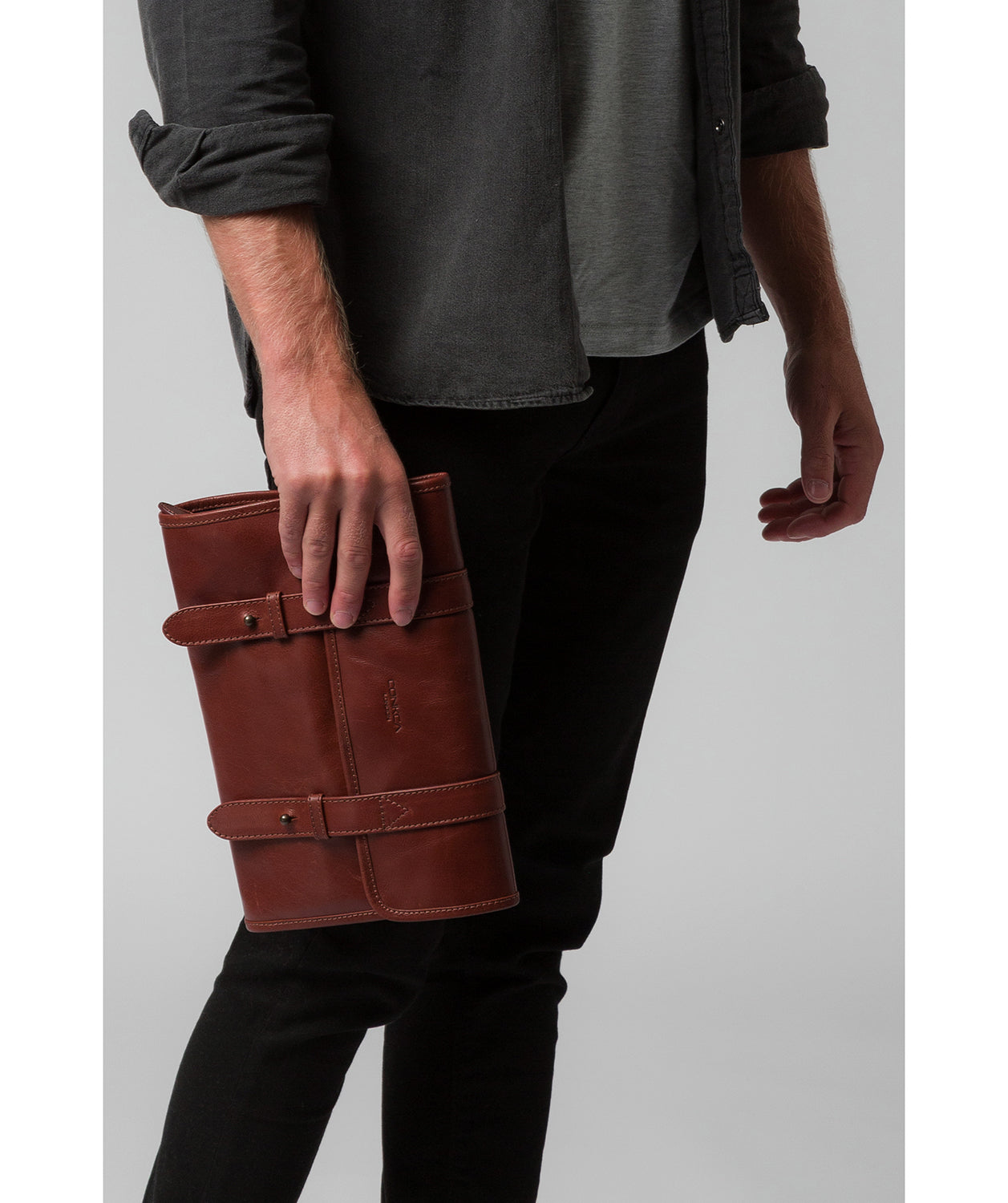 'Mere' Conker Brown Hanging Washbag