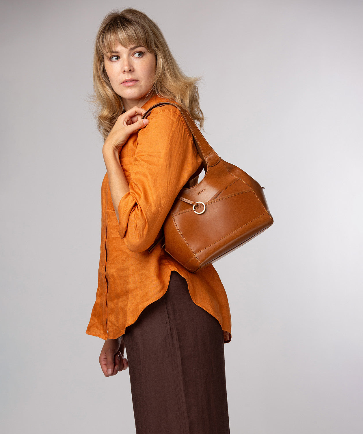 Vesper handbag side profile showing layered slip pockets