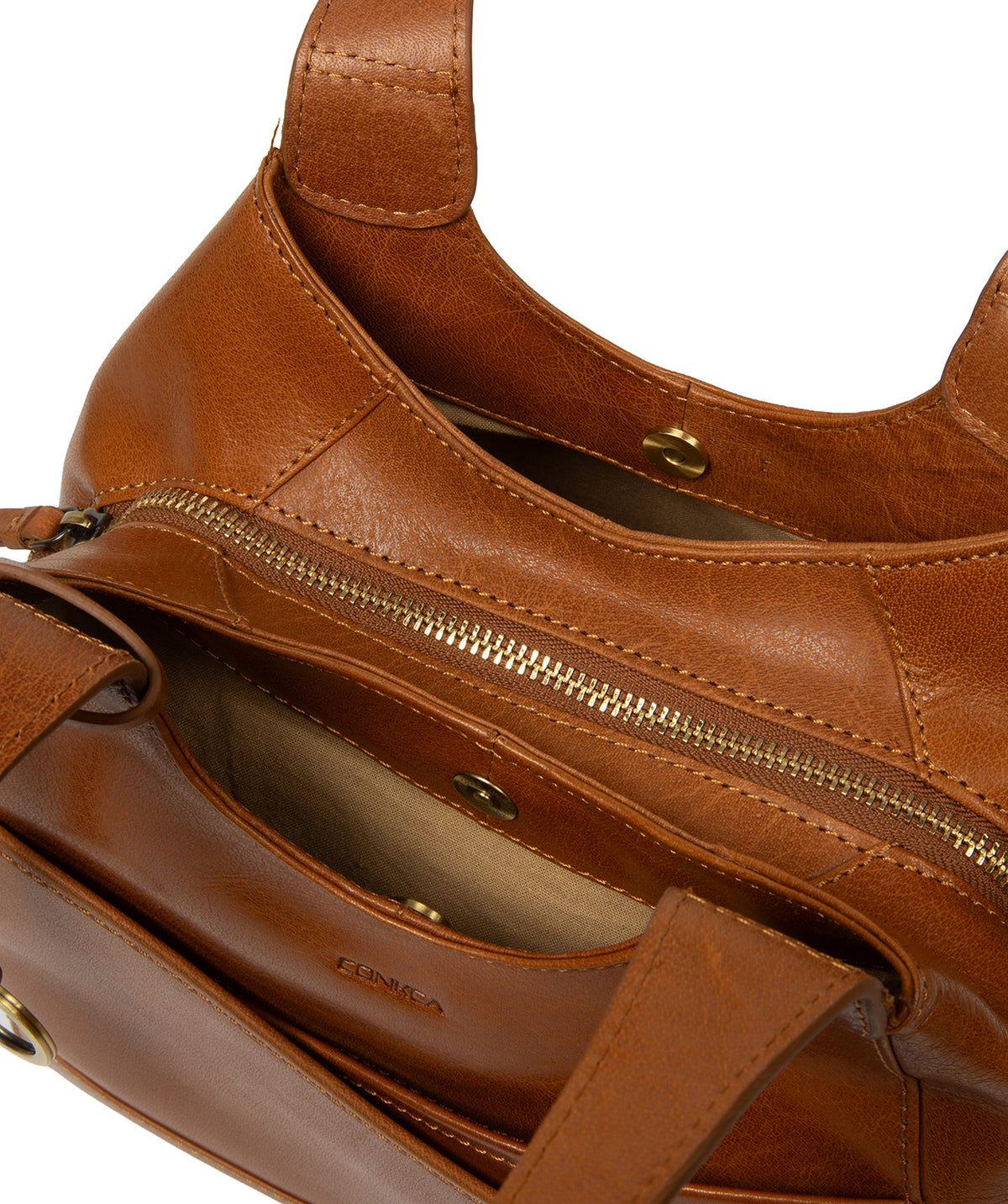 interior organisation with zip and slip pockets