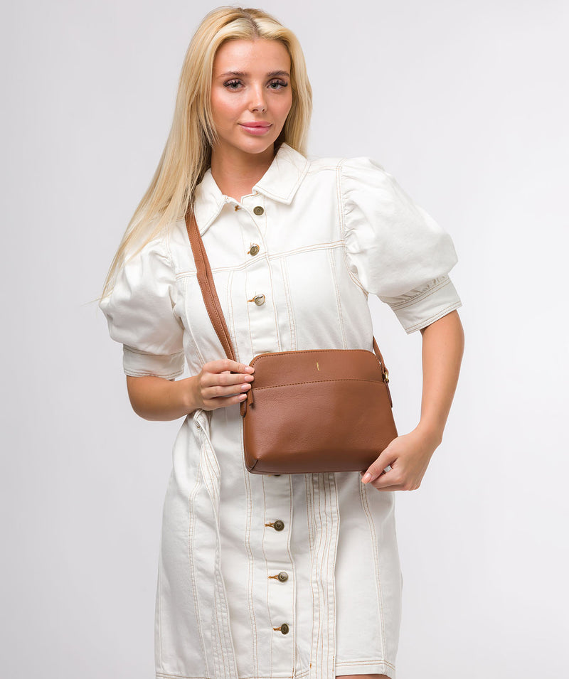 Pure Luxuries London #product-type#: 'Janelle' Tan Leather Cross Body Bag