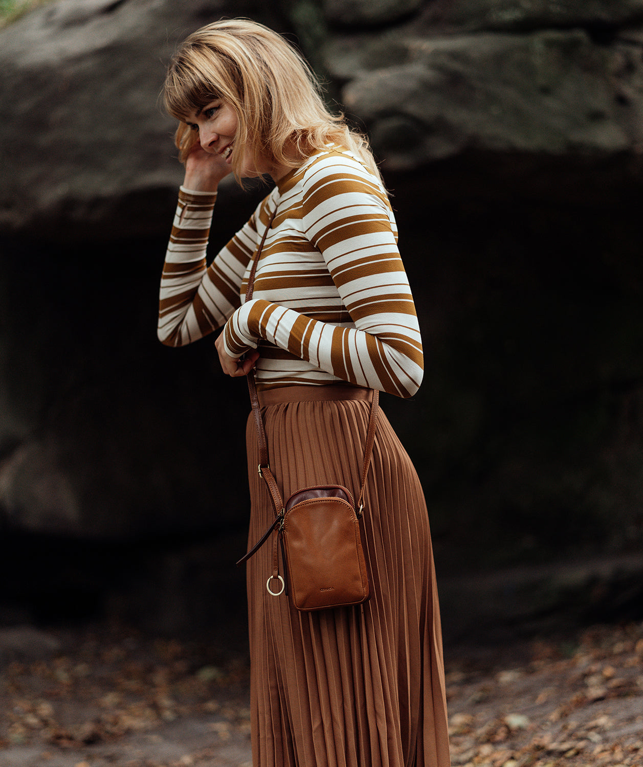 'Giselle' Conker Brown & Dark Tan Leather Cross Body Phone Bag