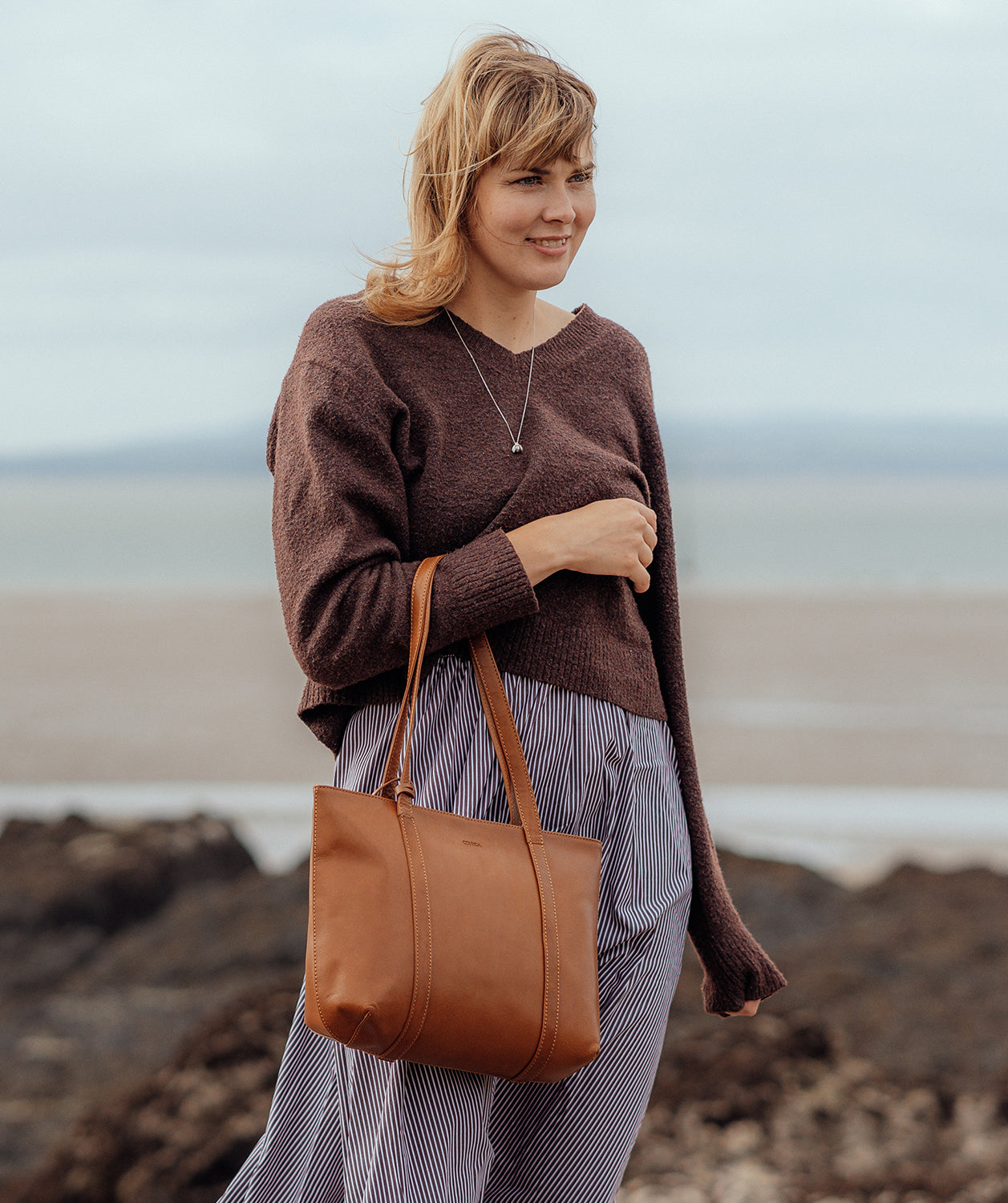 'Ausha' Dark Tan Leather Tote Bag
