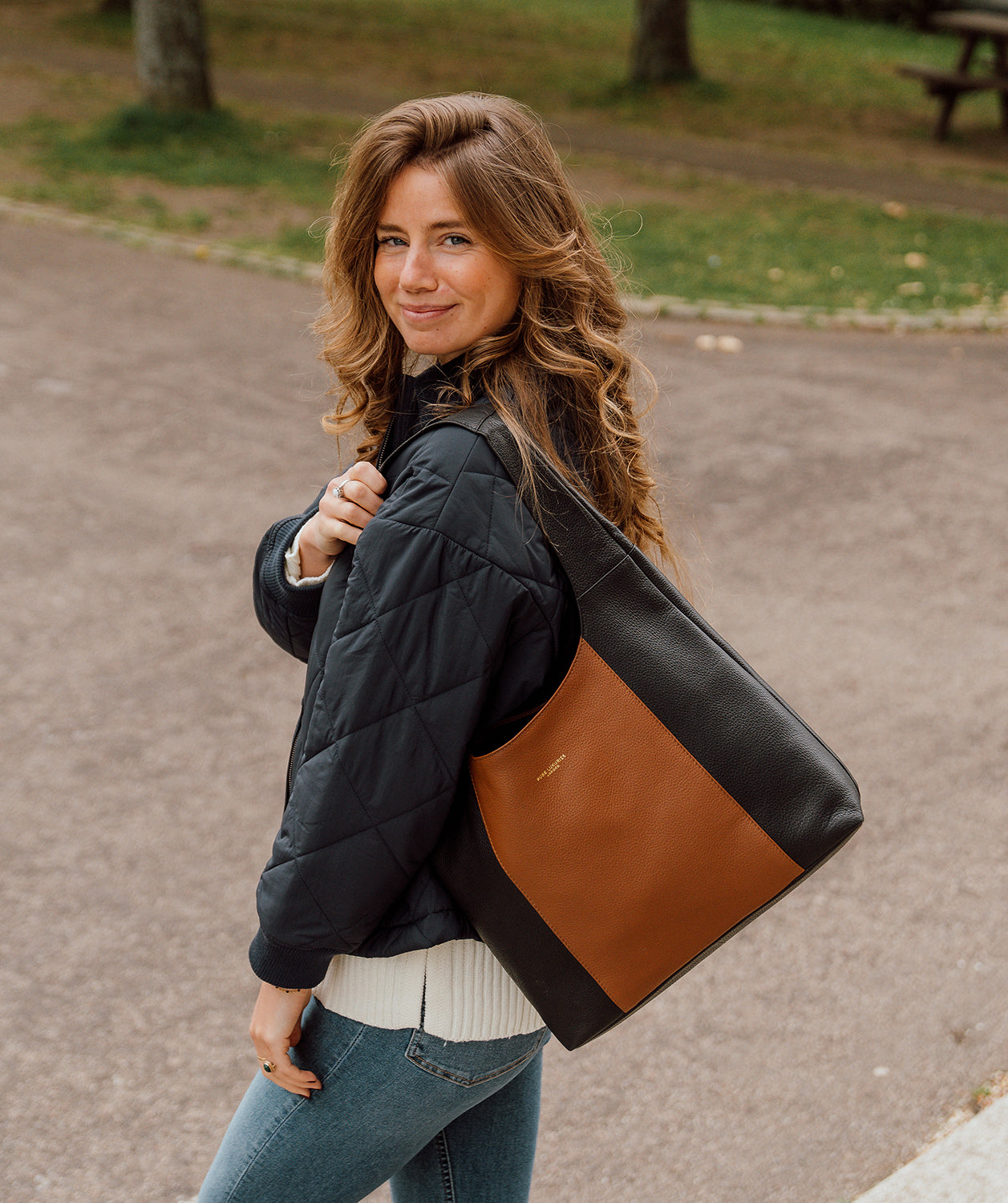 'Nina' Black & Tan Leather Shoulder Bag