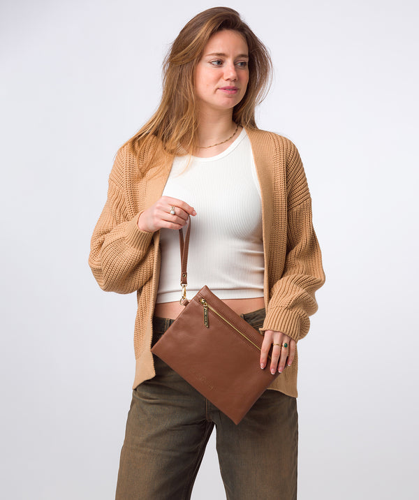 Pure Luxuries Classic Collection Bags: 'Chalfont' Tan Leather Clutch Bag