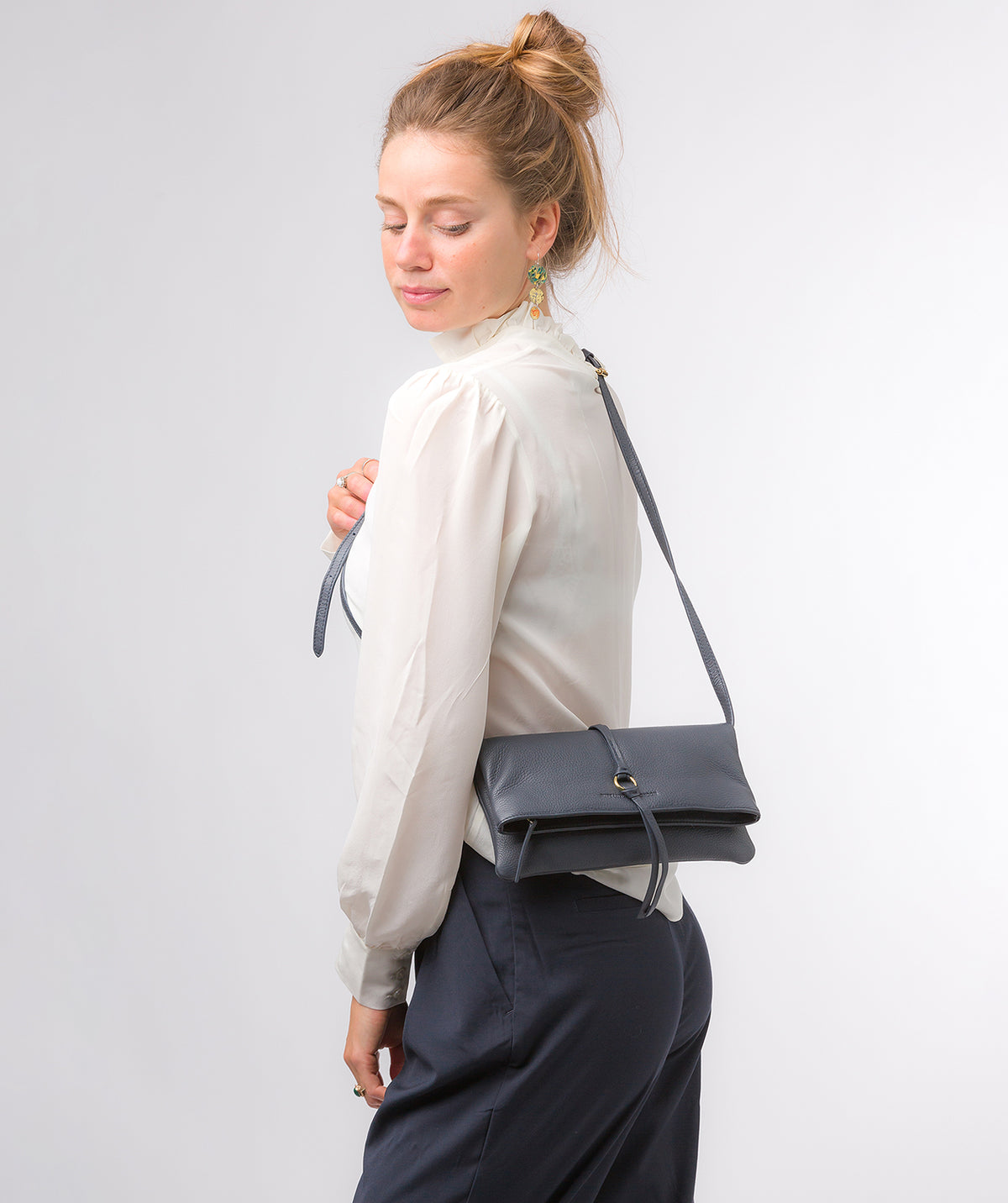 clutch styling without strap attachment