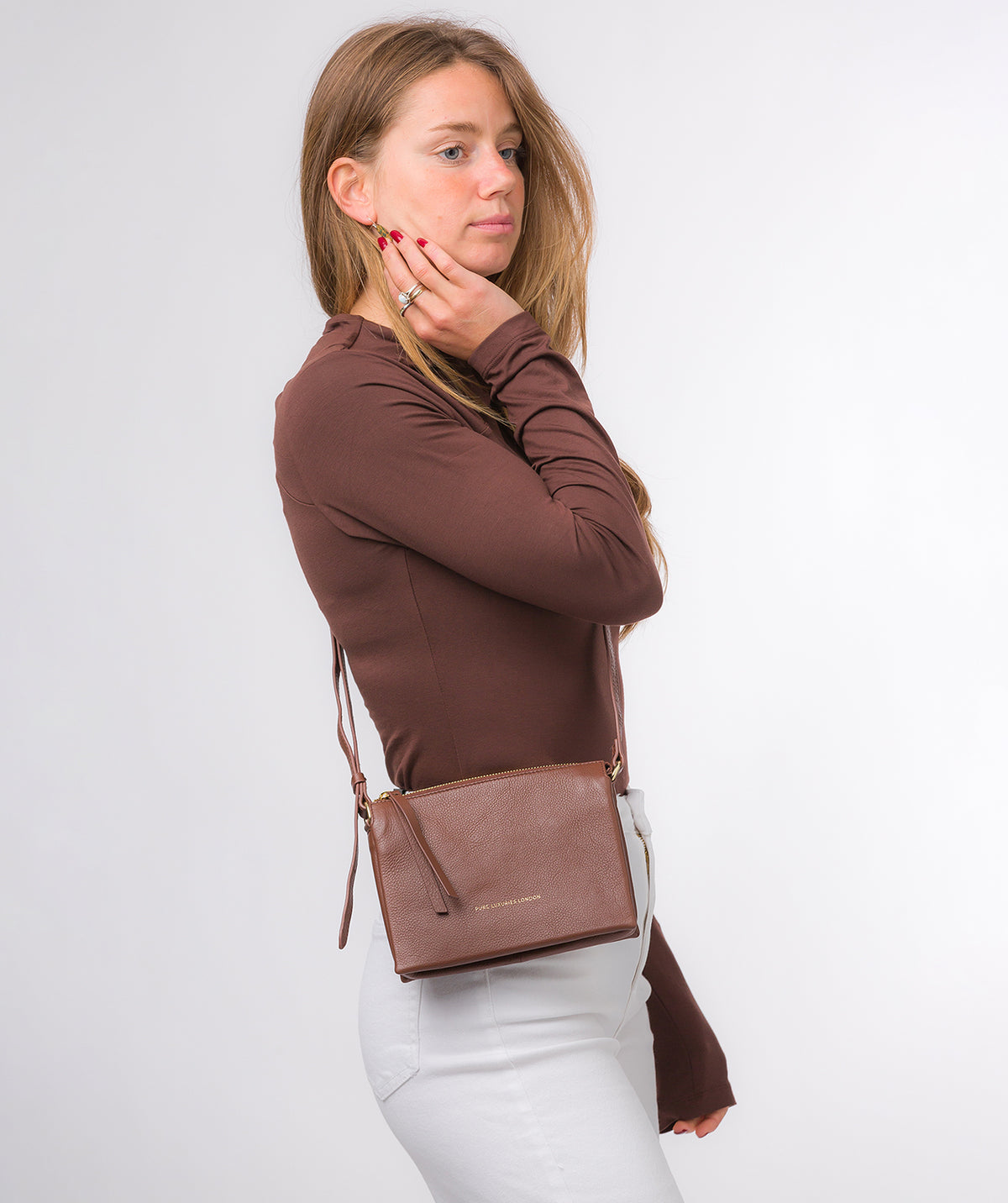 Close-up of Nappa leather grain and hardware details