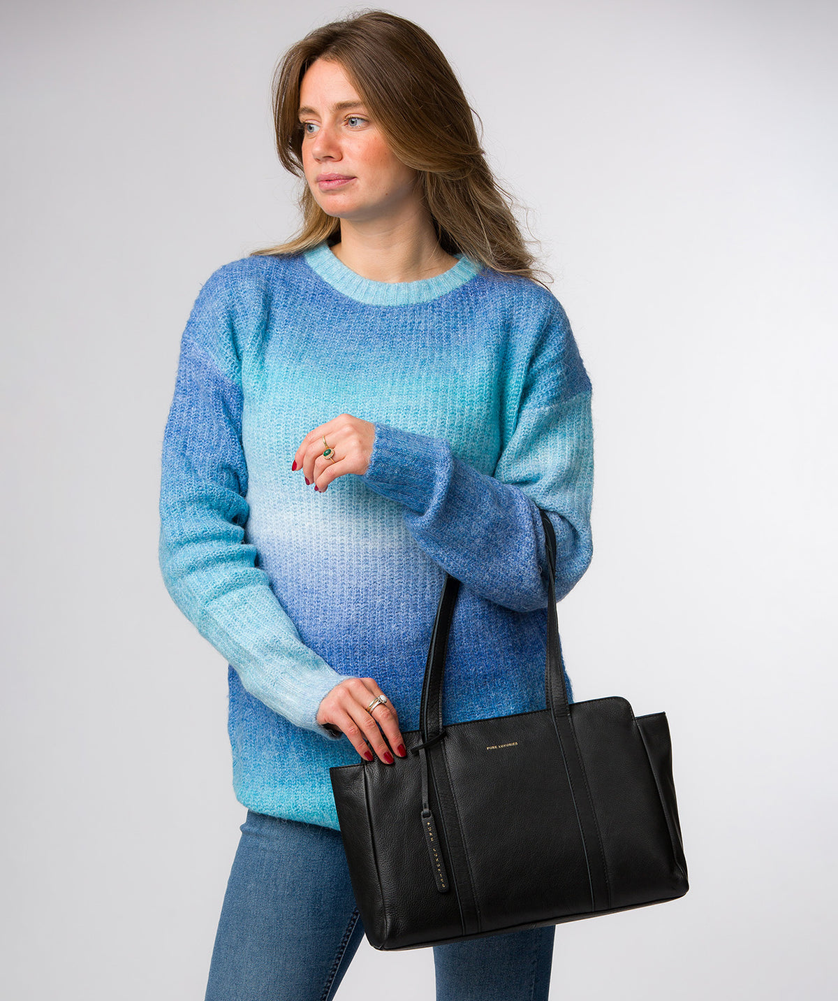 Olney handbag side profile with gold zip hardware