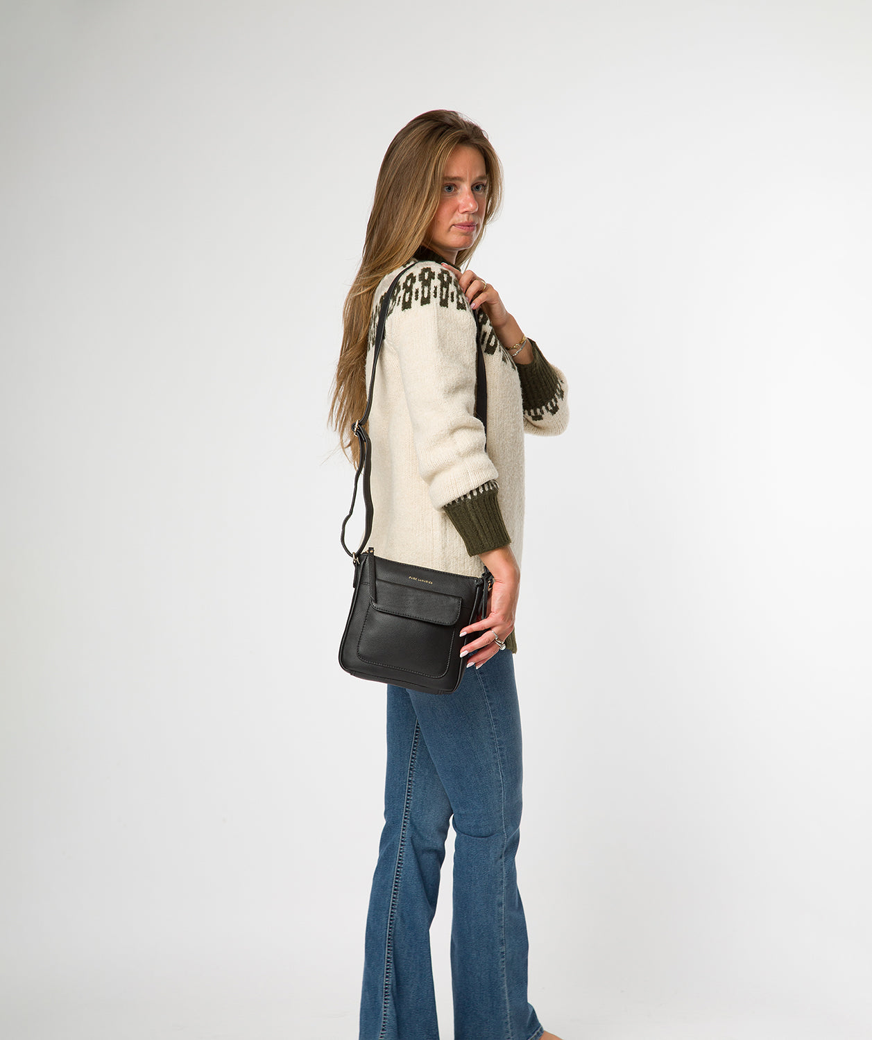adjustable leather shoulder strap with 64cm drop length