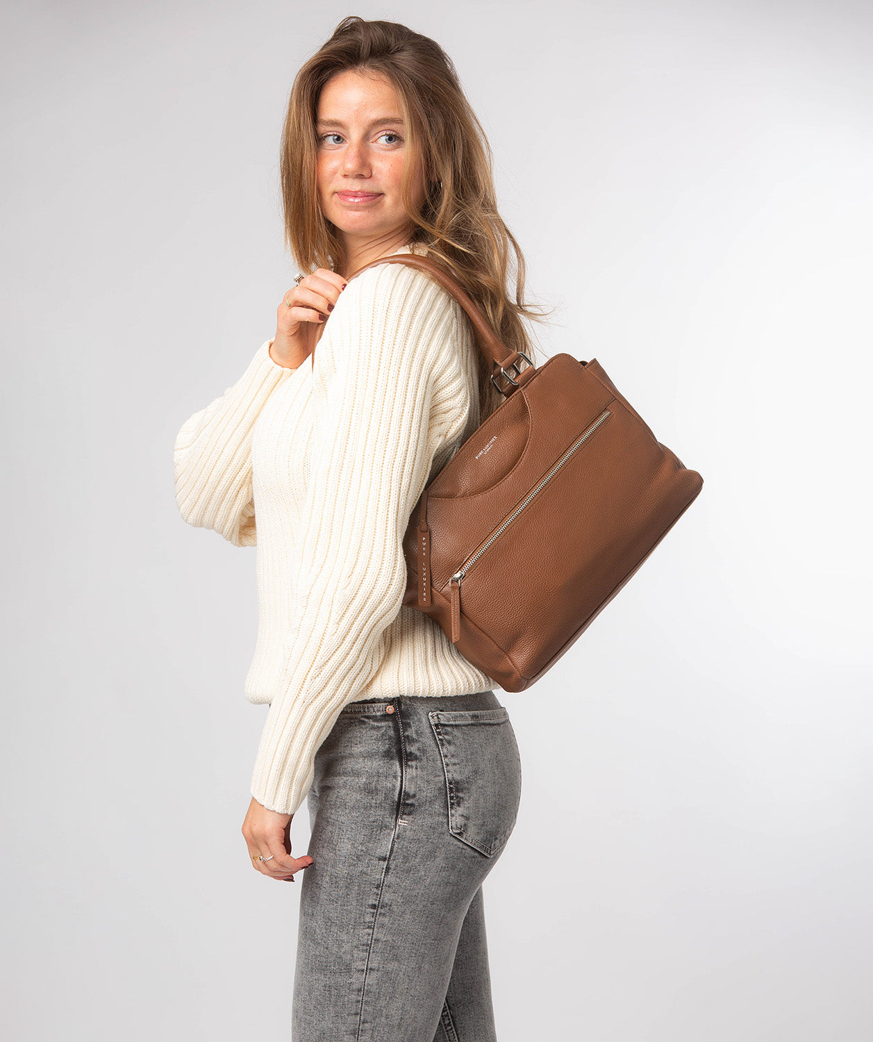 Mooki handbag rear view with slip pocket