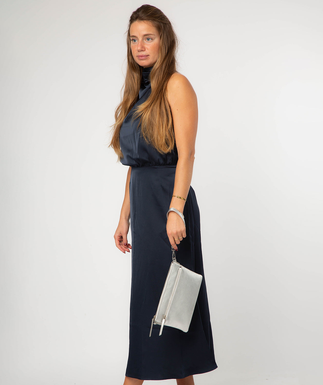 Side profile showing bag depth and structural design