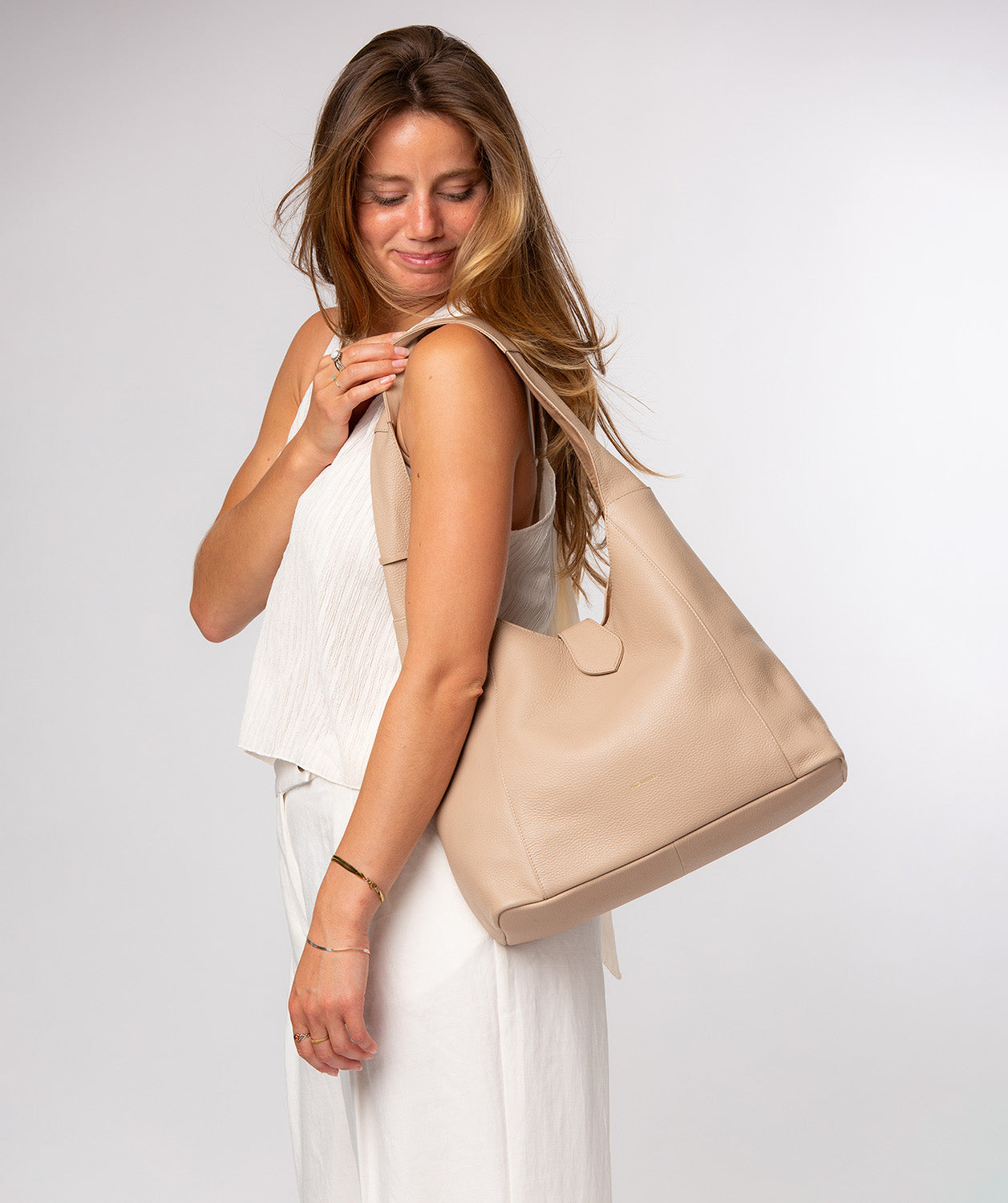 Pure Luxuries Everly latte leather shoulder bag front view