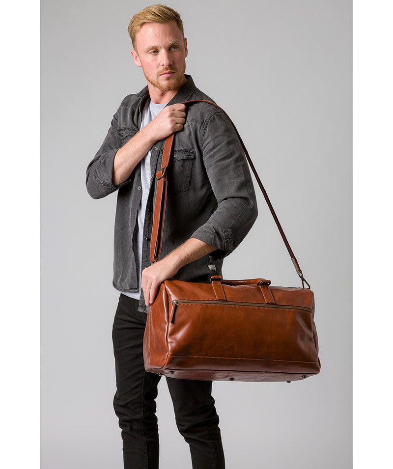 'Lucca' Italian-Inspired Umber Brown Leather Holdall image 7
