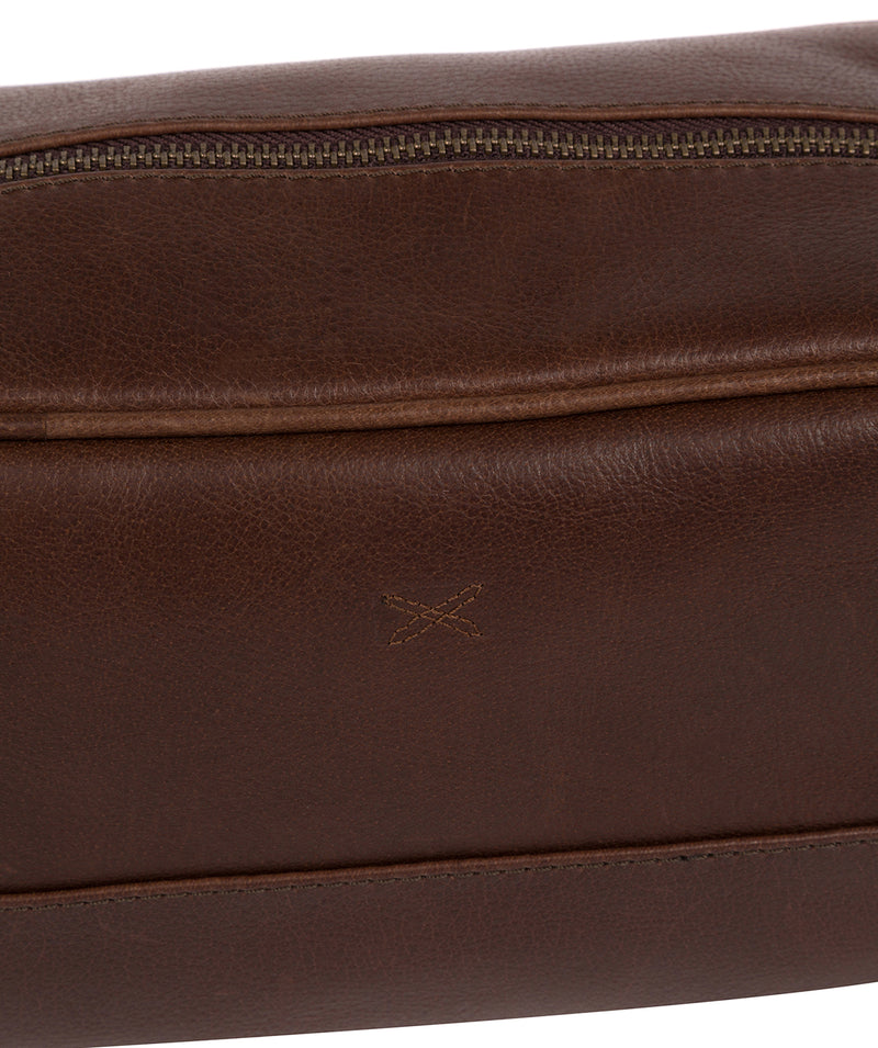 'Bowfell' Malt Leather Washbag image 5